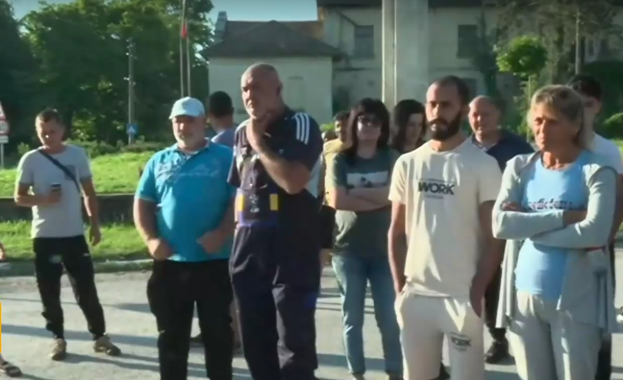 Жители на великотърновското село Михалци община Павликени вече пореден ден