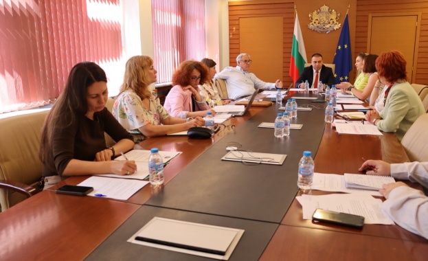 Повишаваме прозрачността в дейностите по растителната защита Това заяви заместник