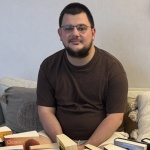 Млад мъж с аутизъм има нужда от помощ, за да продължи обучението си в University College London