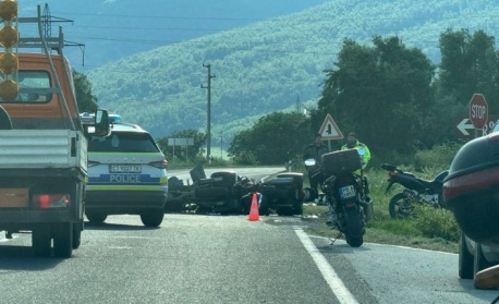 Загинал и двама ранени при удар между кола и два мотора край Шипка