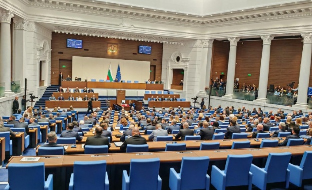 Реакции в парламента след поредния вандалски акт срещу българската мисия