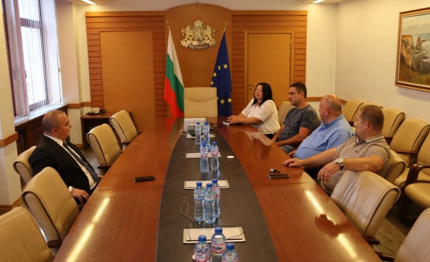 Розата и розовото масло са национален символ на България и