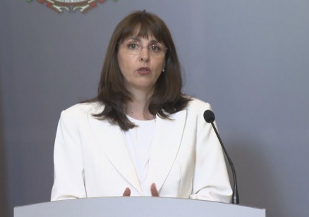 Министър Ефремова: От 1 юли социалната пенсия за старост ще се увеличи до 183,81 евро