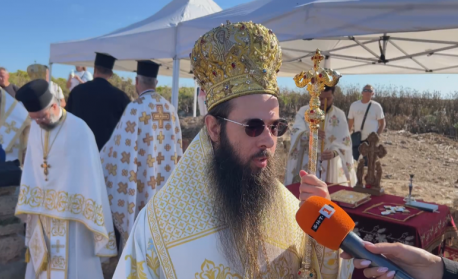 Литийно шествие с мощите на св. Йоан Кръстител тръгна от Созопол и стигна до остров Св. Иван