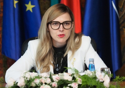 Министър Петрова: България е готова да работи с Румъния за по-безопасно Черно море
