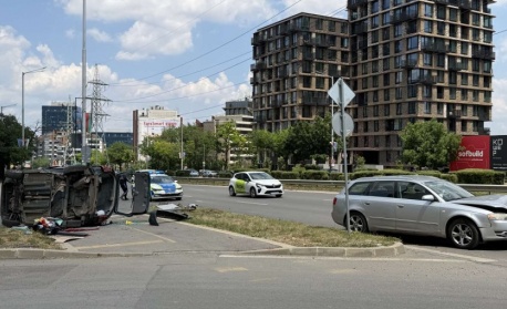 Катастрофа между два автомобила в София