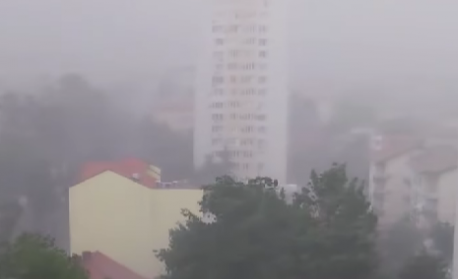 Проливни валежи, гръмотевични бури и градушки