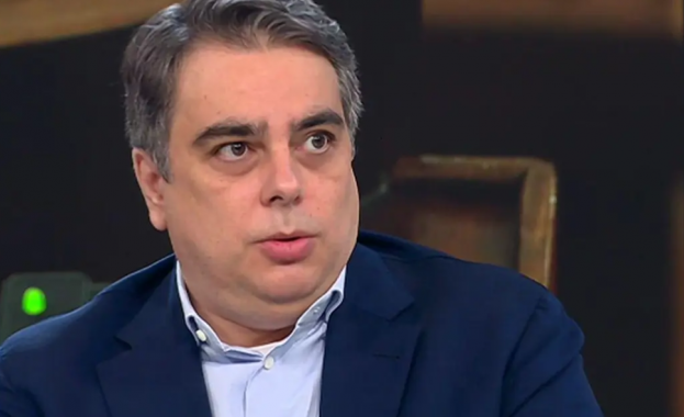 В бюджета има близо 1 7 млрд евро за които