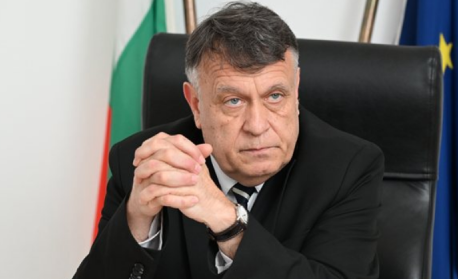 Делегираните бюджети остават, МОН ще отчита и качеството на обучението
