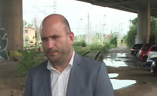 Влак беше принуден да спре в района на гара Пловдив