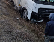 Тир се преобърна и блокира Прохода на Републиката