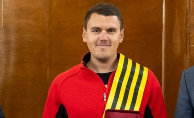 Кметът на Перник Станислав Владимиров и хора от цялата страна
