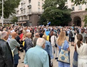 Протестиращи срещу кабинета "Радев" се събраха в центъра на София