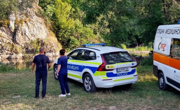 Издирването на второто дете във водите на река Струма продължава