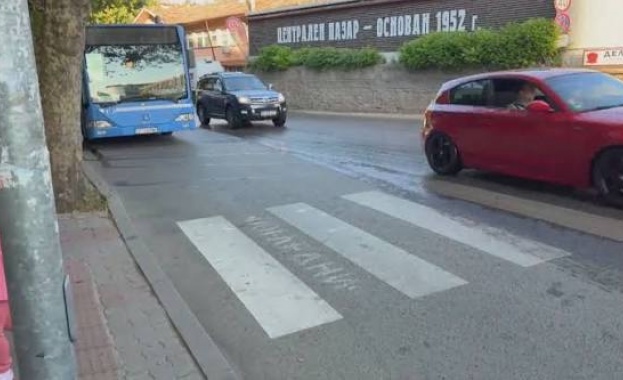 Автобус на градския транспорт блъсна и уби 77 годишна жена