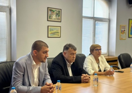 МОН ще съдейства за възстановяване на диалога в НАТФИЗ при спазване на академичната автономия