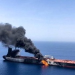 Един човек е загинал и 8 души са ранени след ракетни удари по танкери в Ормузкия проток