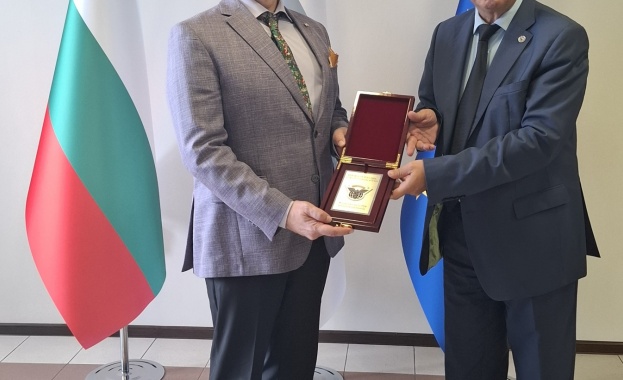 По време на разговора в Централно митническо управление те обсъдиха