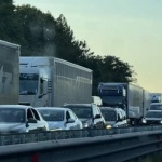 Верижна катастрофа образува километрично задръстване на пътя Созопол-Бургас