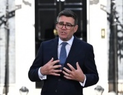 Нов кабинет във Великобритания: Премиерът Анди Бърнам смени ключови министри