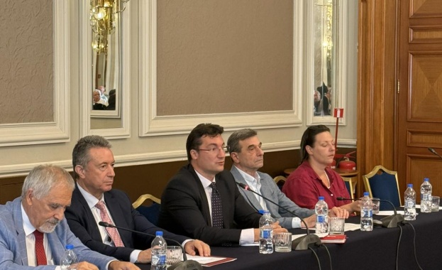 С дискусия Конституция и народовластие БСП отбеляза годишнината от приемането