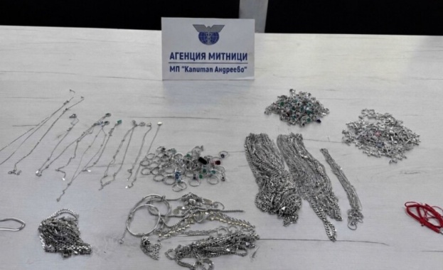 Митнически служители на граничния контролно пропускателен пункт Капитан Андреево задържаха