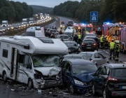 Кемпер се вряза в колона от автомобили в Германия. Най-малко 34 души са ранени, сред тях има и деца
