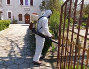 Поредно пръскане против кърлежи на тревните площи в Ямбол