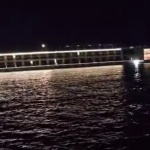 Круизен кораб под швейцарски флаг, плаващ за България, заседна в река Дунав