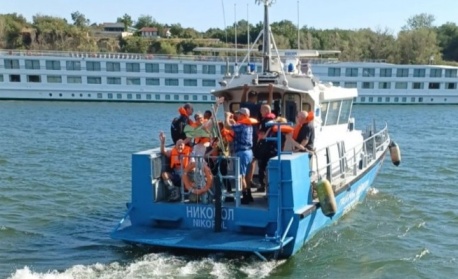 Евакуираха всички близо 200 пътника от круизния кораб, заседнал в река Дунав край Видин