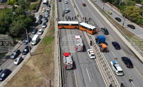 Четиримата пострадали при катастрофата с автобус в София са освободени за домашно лечение