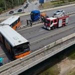 Автобус от градския транспорт проби мантинела на бул. "Цариградско шосе" в София - какви са причините?