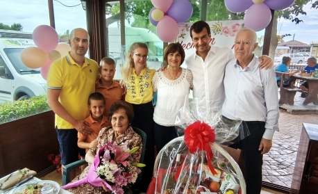 Баба Жана от Граф Игнатиево отпразнува 100-годишен юбилей   