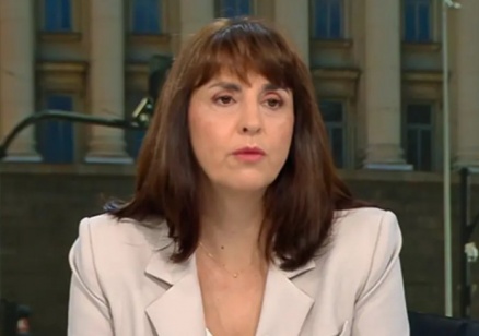 Министър Ефремова: Ще предложа МРЗ да бъде с максималния размер 672,80 евро