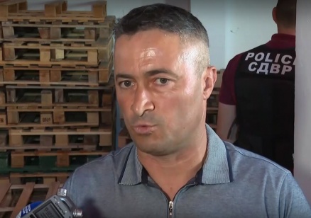 БАБХ и СДВР разкриха нелегален цех за бутилиране на зехтин край София, задържани са трима души