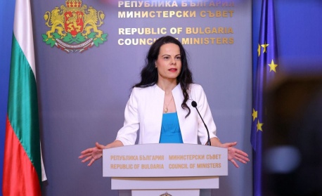 Министър Ивкова: Страхът от промяната не е излекувал нито един пациент