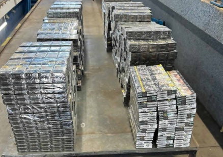 Контрабандни цигари за над 750 000 евро откриха в камион с чипс на „Кулата“