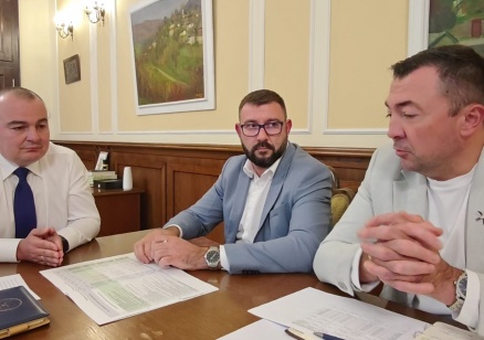 Министър Абровски: Амбицията ни е да изплатим 30% авансово обвързаната подкрепа още в началото на есента