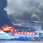 Пожар избухна на туристически кораб в Турция, 115 пътници, включително деца, са били принудени да скочат в морето със спасителни жилетки