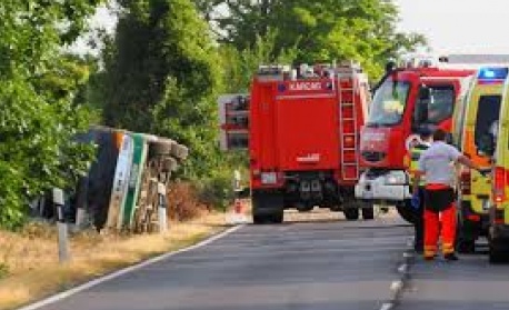 12 души загинаха и поне още 10 са ранени при катастрофа с полски автобус в Унгария