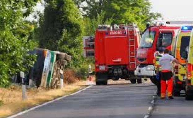 12 души загинаха и поне още 10 са ранени при катастрофа с полски автобус в Унгария