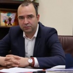 Видео показва десетки деца с тротинетки да карат между колите на главна улица в Кюстендил. Ще доведе ли призивът на кмета до повече контрол от страна на родителите?