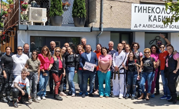 Кампанията „Предай нататък – спаси живот“ обикаля страната: Жените мотористи и лекари-доброволци с мащабна акция срещу  рака на гърдата