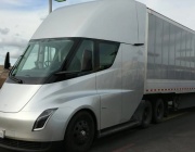 Tesla получи гигантски договор за камиони Semi