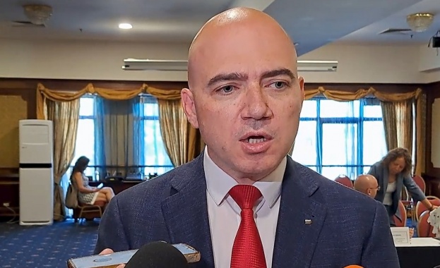 Илин Димитров: Поне 50% от туристическия данък трябва да се връщат в туризма