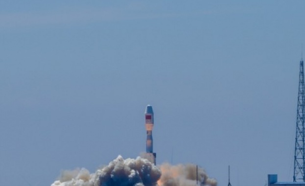 Китай успешно изстреля ракета, носеща седем спътника