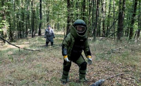 Военни откриха десетки невзривени боеприпаси след експлозиите в завод „ЕМКО“ край Трявна
