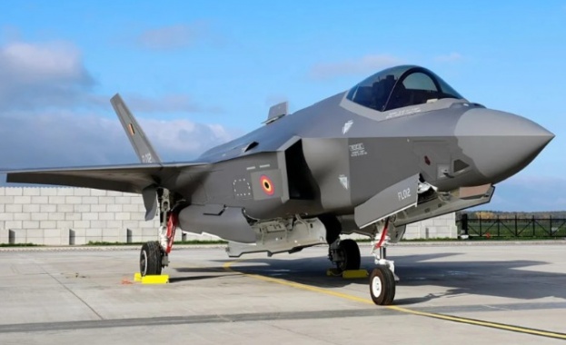 Полша получава още пет изтребителя F-35 