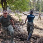 Военни от Сухопътни войски в помощ на засегнатото от наводнение село Струмяни