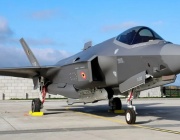 Полша получава още пет изтребителя F-35 